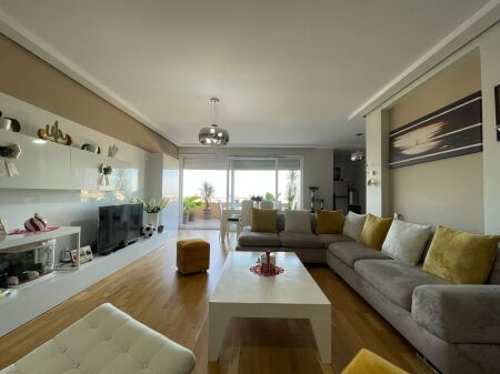 🌿 LUSSO, SPAZIO E VISTA PANORAMICA! 🏡Vendesi Super Appartamento 3+1+2 presso il Giardino Botanico – Tirana