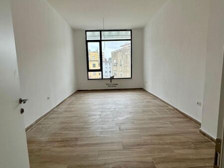 UFFICIO IN AFFITTO 37M2 MINE PEZA 600 EURO FH-84797