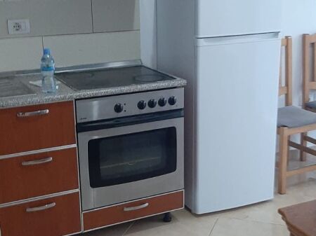2+1, dry lake by the road, 450 thousand leke