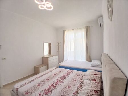 Shitet Apartament 1+1+1 Ballkon