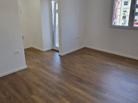 Shitet Apartament 1+1 – Ish Parku i Autobuzave,Rr.Ndre Mjeda, pas Condor Center