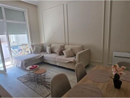 Apartament modern 2+1 me qira pranë Sheshit Skënderbej
