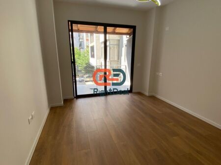 Ne Astir, Shitet Apartament 1+1, Me Planimteri Perfekte !!