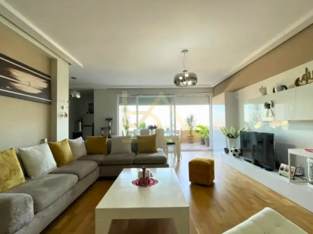 Penthouse Luksoz me Post Parkimi në Shitje – Kopshti Botanik, Tiranë