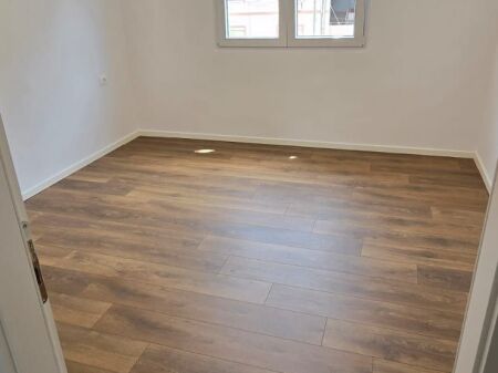 Shitet Apartament 1+1  Rr Ndre Mjeda ( mbrapa qendres Condor dhe përballë Delijorgjit
