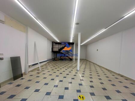 LOCALE COMMERCIALE/NEGOZIO DUPLEX 135M2 IN AFFITTO "VIA ISLAM ALLA, VICINO A MYSLYM SHYRI" 150000 LEKE