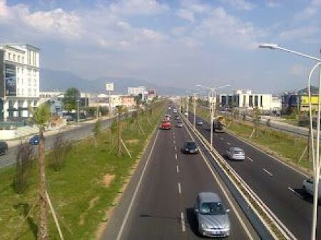 SHITET OBJEKT BIZNESI  BUZE AUTOSTRADE TIRANE DURRES