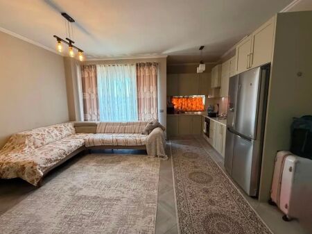 •Appartamento 2+1 in vendita al Complesso Orion, Via Dibrës   L'appartamento viene venduto arredato, come mostrato nella foto.    Superficie netta: 89 m²  Superficie lorda: 102 m²   Con documentazione ipotecaria regolare, adatto anche per credito.   Prezzo: 190.000€    Per maggiori informazioni o una visita alla proprietà, contattaci.