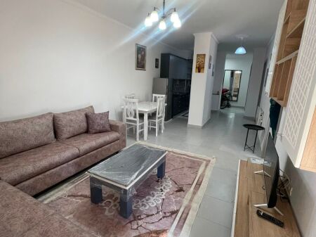 Affittasi 2+1+🅿️ parcheggio alla fine della via 5 Maji, 55.000 Leke