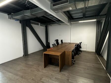 OFFICE FOR RENT 180M2 PARIS MUNICIPALITY 300,000 LEKE FH-84951