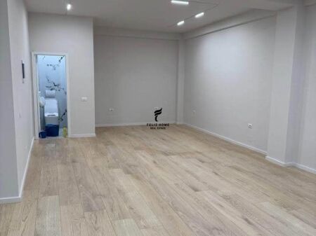 OFFICE FOR RENT 80 M2 PORCELAIN 80,000 LEKE FH-84974