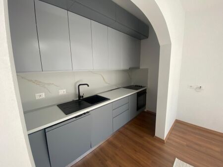 FRESK APARTAMENT 2+1 PER QERA!