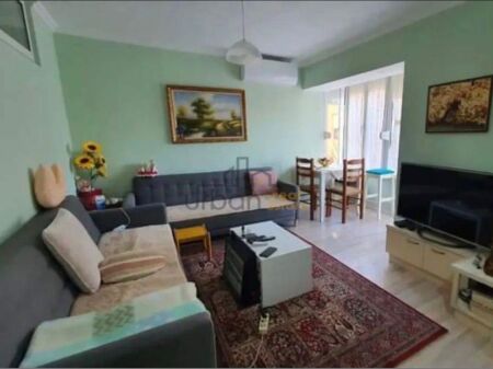 Jepet me qera apaartament 2+1 prane Shkolles Mihal Grameno !