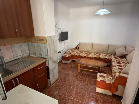 Siri hill, 1+1 house for rent at Besa street 30,000 lek
