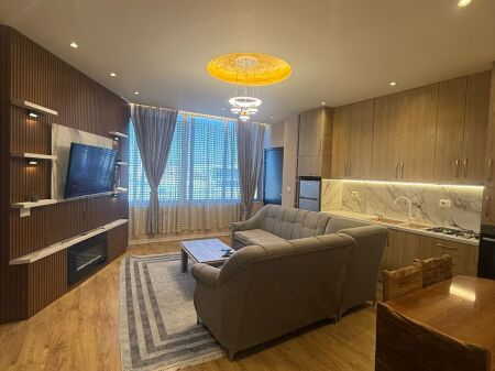 Apartament 3+1 me qira në Durrës – Rinovim i ri | Zonë e qetë | Parkim