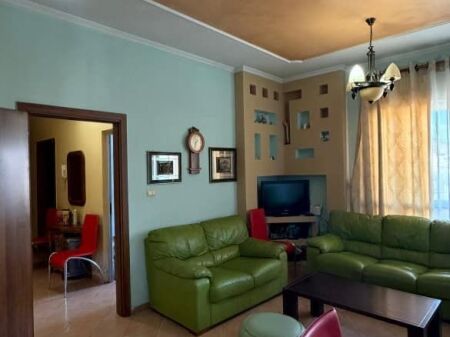 Apartament 1+1 per shitje Komuna e Parisit !