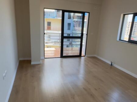 Shitet apartament 2+1+2 tek Rruga Don Bosko , prane Shkolles Vace Zela , Rruga Jordan Misja , Laprake .