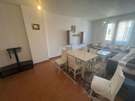 Apartament 2+1 me qira në Fresk