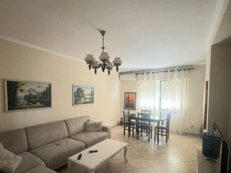 Jepet Me Qera Apartament 2+1+1 Ballkon