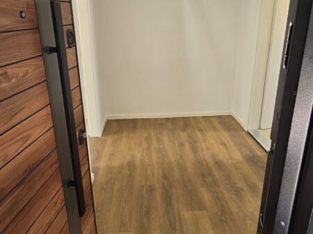 Shitet apartament 1+1 perballe Delijorgjit