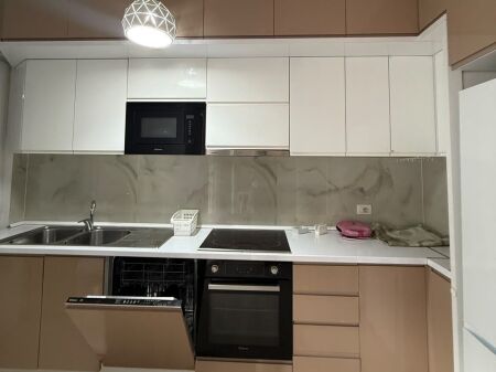 Appartamento 2+1 in Affitto – Via 5 Maji, Tirana