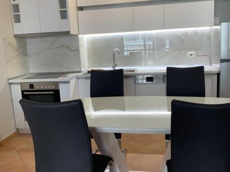 Tirane, jap me qera apartament 2+1+A+BLK Kati 3, 119 m²