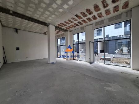 JEPET AMBIENT 213.2 M2 ME QERA "KOMUNA E PARISIT" 4300 EURO