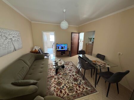 Shitet Apartament 2+1 Ish parku