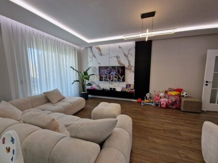 Apartament 3+1+2+Post Parkimi me qira tek Ish-Fusha e Aviacionit