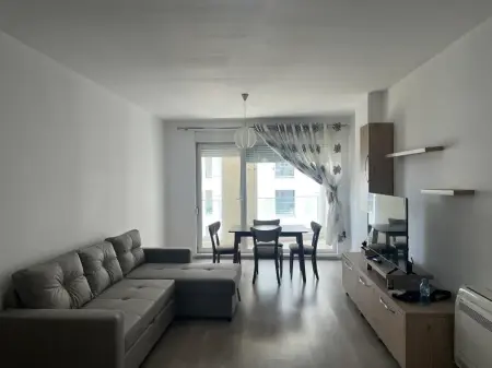Qera | Apartament 2 + 1+2 | Frigoriferi | 550 €/muaj
