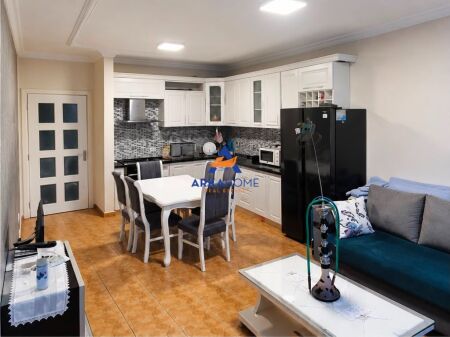 JEPET APARTAMENT 2+1+BALLKON ME QERA "PRANE VILES L, ASTIR" 50.000 LEKE