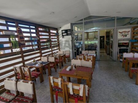Locale in Affitto Zogu Zi