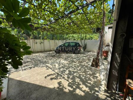 Villa In Vendita a Spitallë, Durrës - 260000€ | 476 m²