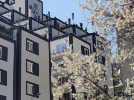🌟 SHITET APARTAMENT 3+1 ME VERANDË – KOMPLEKSI FZ, LIQENI I THATË 🌿