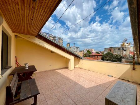 Rent, Papafingo 1+3+Veranda, "Pazari i Ri", Tirana.