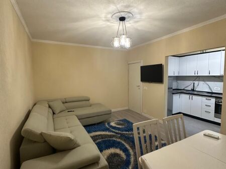 🏢Pak minuta larg Martenitetit te Ri,jepet me qera apartament 1+1 i mobiluar 45,000 Leke (i diskutueshem)