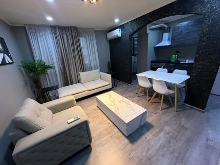 Occasione, affittasi appartamento di lusso in via 21 Dhjetori/Kavajes 1+1 (50.000 lek indisputabile)
