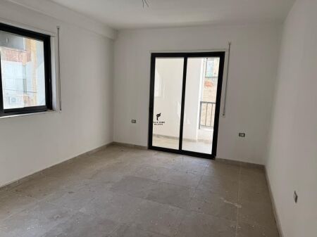 APPARTAMENTO IN AFFITTO 3+1 VIA DURAZZO 90.000 LEKE FH-85417