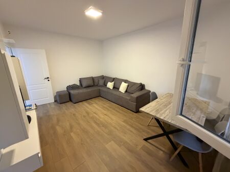 🏡 Appartamento 1+1 in vendita – Laprakë (KMY)  📍 Posizione: Laprakë (KMY) 🏢 Edificio esistente 🏠 2° piano 📐 Superficie netta: 64,5 m²  Prezzo 128 mila euro  📲 Per maggiori informazioni o per organizzare una visita: