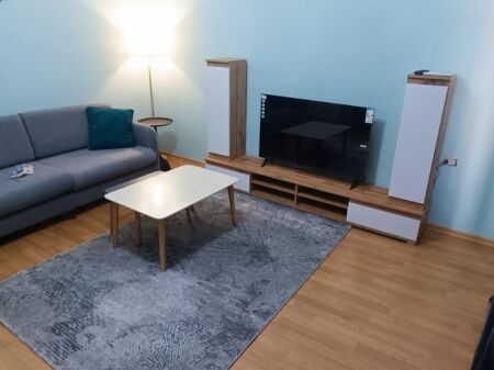 Rent | Apartament 3 + 1 | Rruga e Barrikadave | 700 €/month