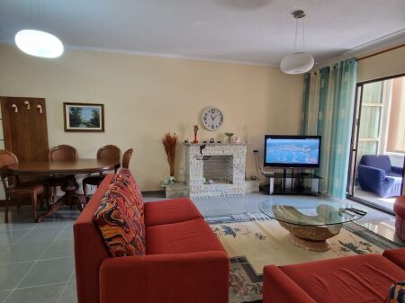 APARTAMENT ME QERA 2+1+2 RRUGA E KOSOVAREVE 90.000 LEKE FH-85666