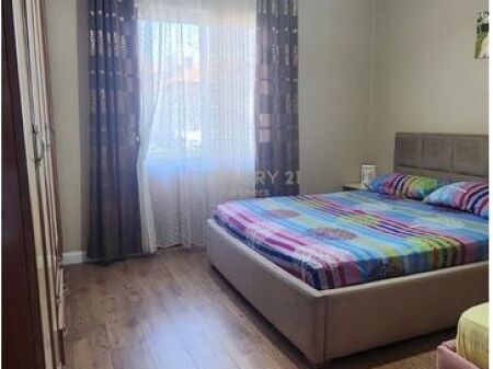 Apartament 3+1 me qira prane Zogut te Zi