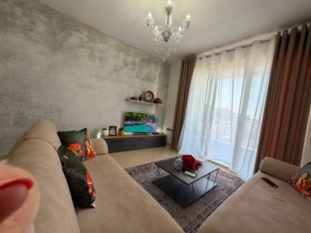 Apartament 2+1+2+2 ballkone me Hipoteke ne Misto Mame
