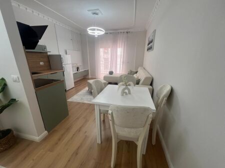  Shitet Apartament 1+1 i Sapomobiluar – Golem, Rruga Viena