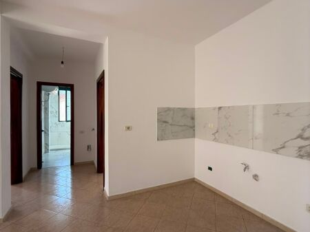 Shitet Apartament 2+1 , me 2 Poste parkimi, Plazh Teuta Durrës!