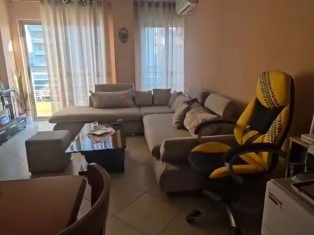 Shitet Apartament 2+1