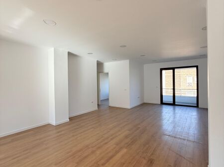 🏢 LOCALE UFFICIO IN AFFITTO – COMPLESSO DELIJORGJI 📍