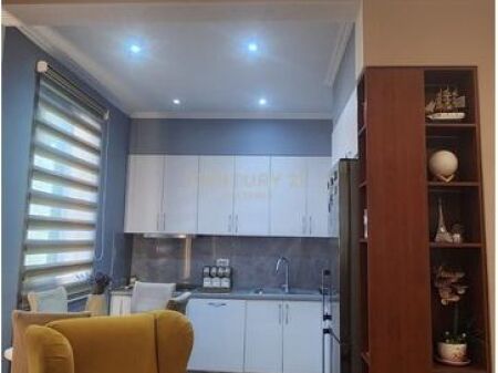 Apartament 3+1 për qira pranë Pallatit të Sportit Asllan Rusi
