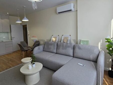 Appartamento 1+1 in vendita a Komuna e Parisit, vicino a Kristal Center – Ideale per Investimento
