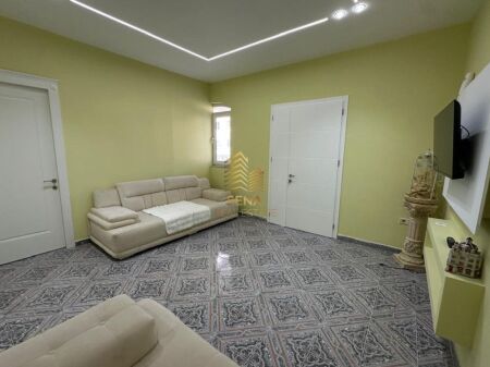 Qira, Hyrje Private, 3+1+Blk+Post Parkimi, Ish Sheshi Shqiponja, 75.000 Leke/muaj